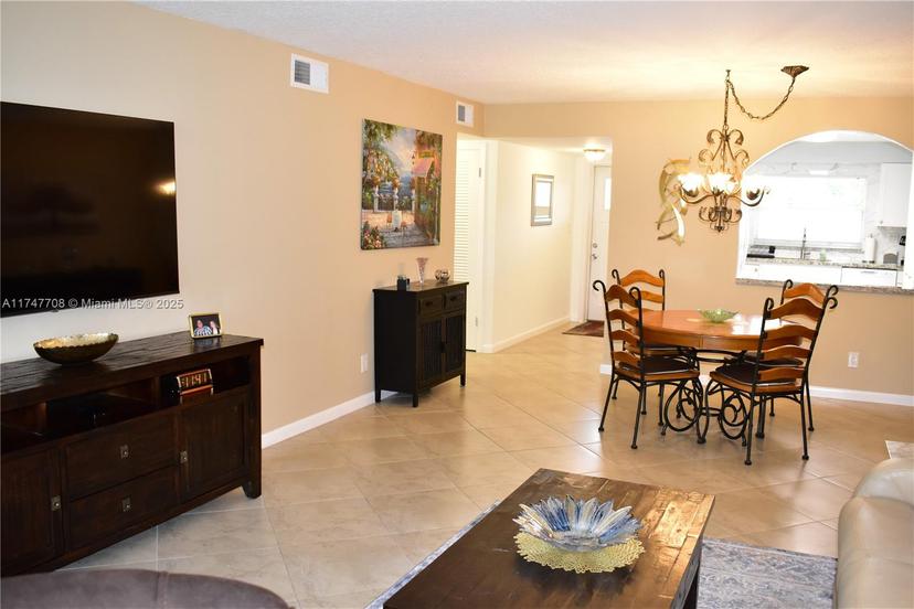 Picture of 9320 Sunrise Lakes Blvd # 107, Sunrise FL 33322