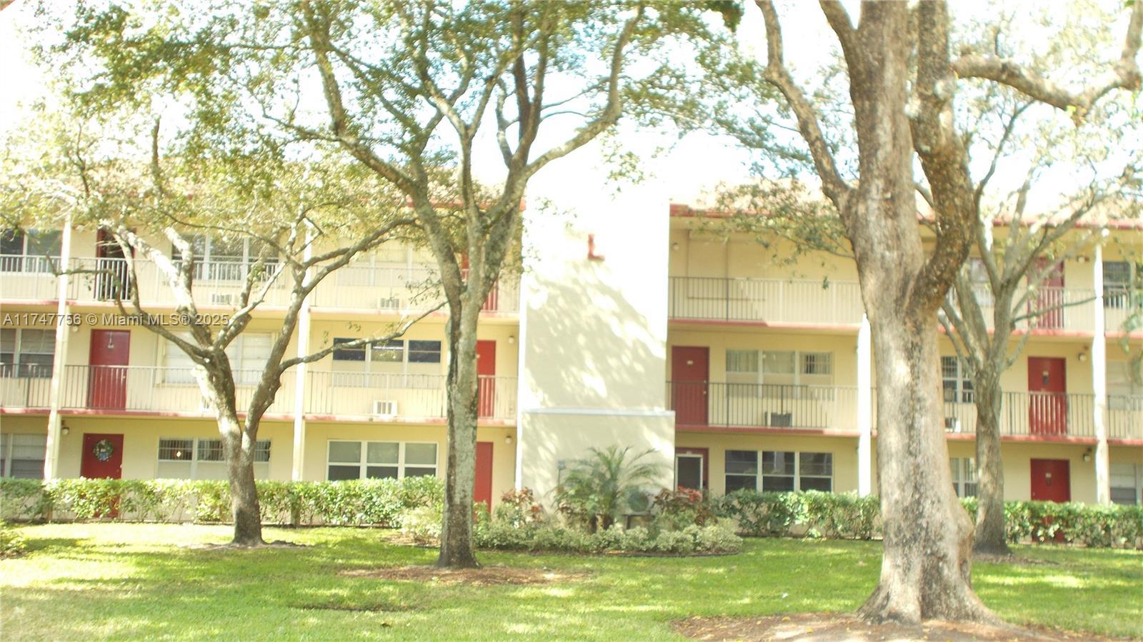 Picture of 200 SW 132Nd Way # 109L, Pembroke Pines, FL 33027