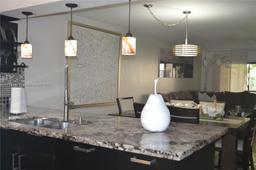 Picture of 382 Lakeview Dr # 103, Weston, FL 33326