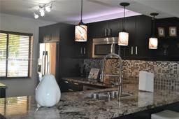 Picture of 382 Lakeview Dr # 103, Weston, FL 33326