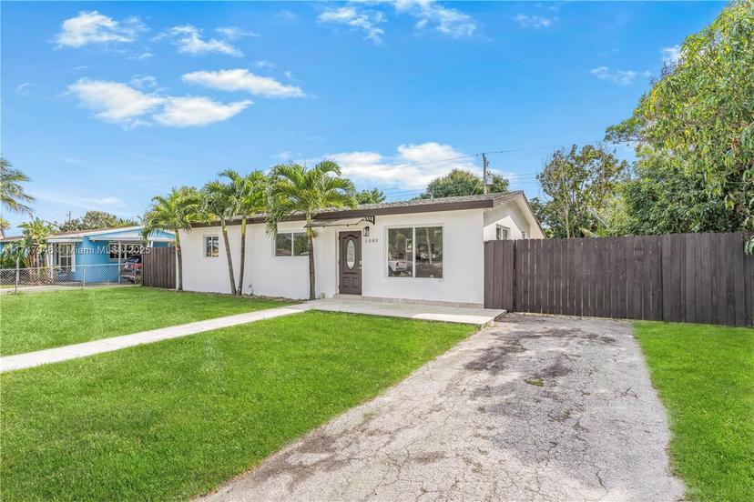 Picture of 1080 NE 213Th Ter, Miami FL 33179