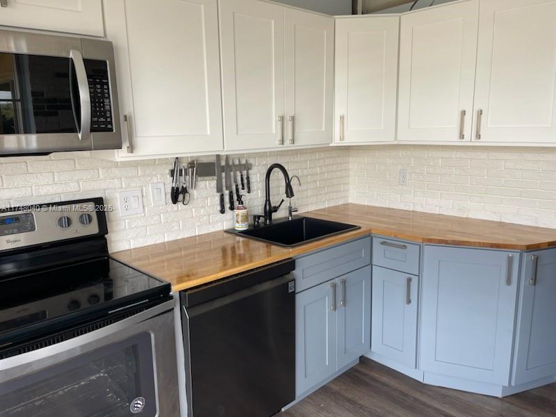 Picture of 4156 Inverrary Dr # 412, Lauderhill, FL 33319