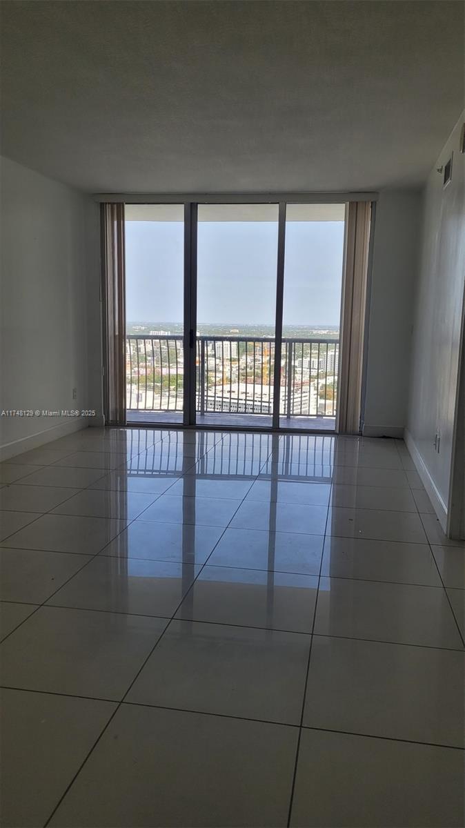 Picture of 1750 N Bayshore Dr # 3311, Miami FL 33132