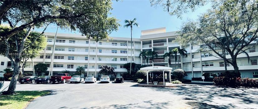 Picture of 3800 Oaks Clubhouse Dr # 112, Pompano Beach FL 33069