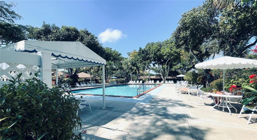 Picture of 3800 Oaks Clubhouse Dr # 112, Pompano Beach FL 33069