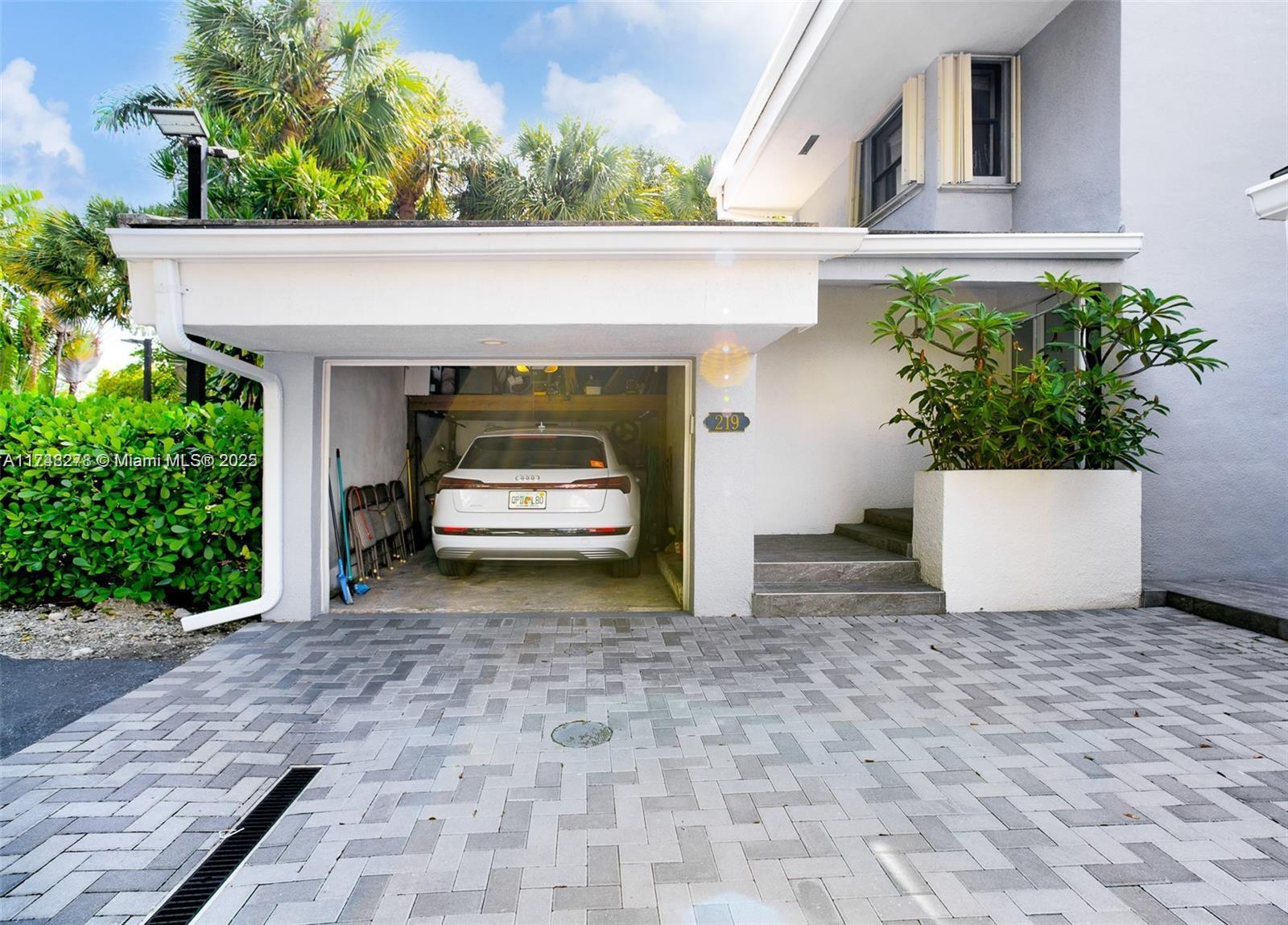 Picture of 219 Poinciana Dr # 209, Sunny Isles Beach, FL 33160