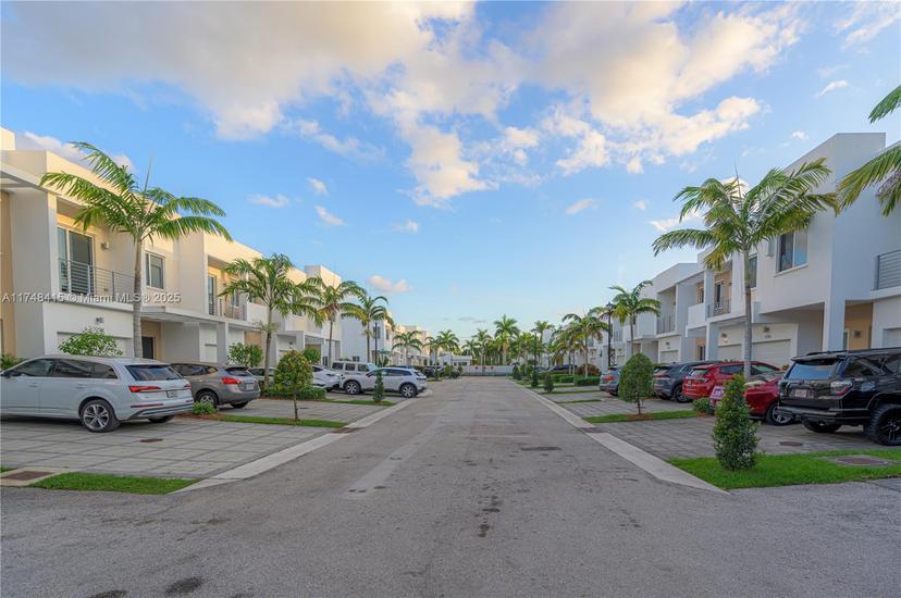 Picture of 7250 NW 103Rd Path, Doral FL 33178