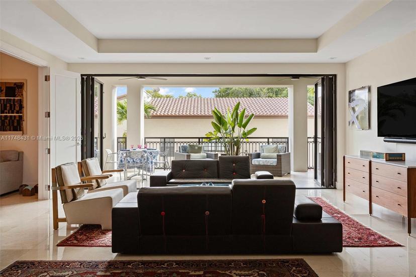 Picture of 718 Valencia Ave # 207, Coral Gables FL 33134