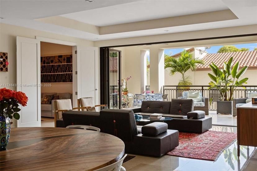 Picture of 718 Valencia Ave # 207, Coral Gables FL 33134