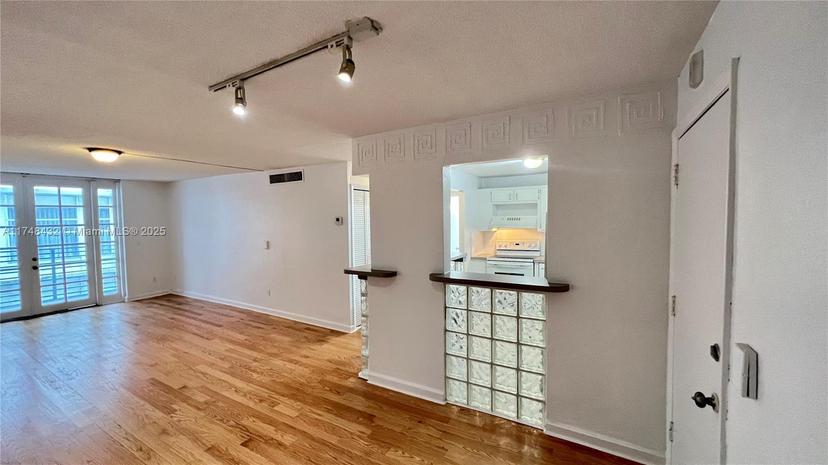 Picture of 1754 Meridian Ave # 302, Miami Beach FL 33139