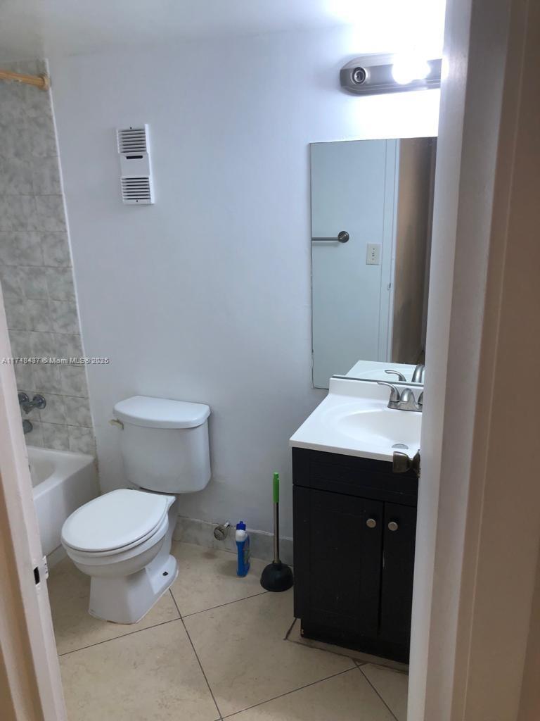 Picture of 16950 W Dixie Hwy A631 Hwy # 631, North Miami Beach FL 33160