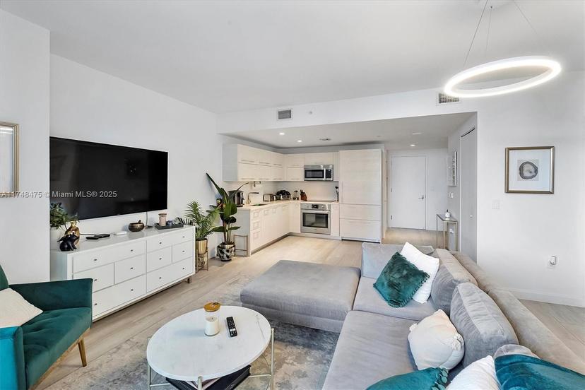 Picture of 45 SW 9Th St # 3602, Miami FL 33130