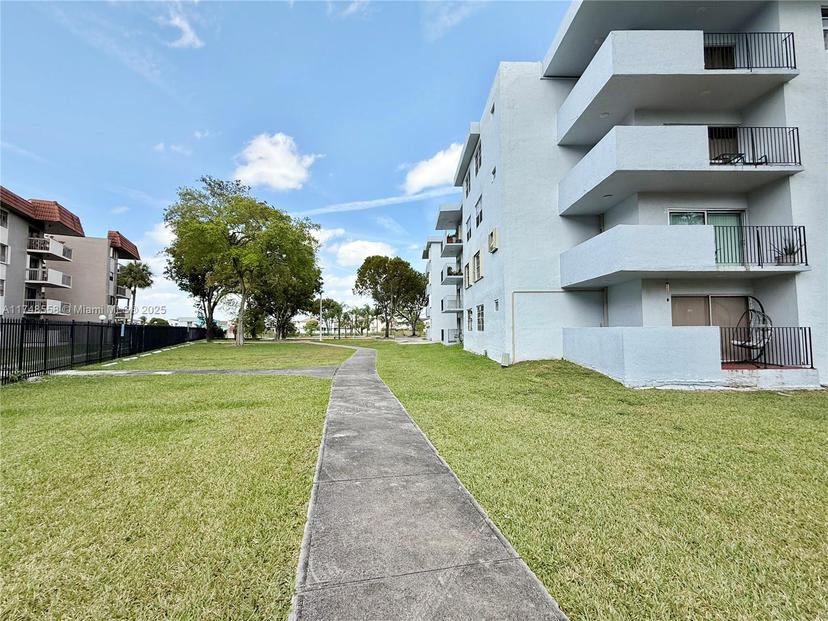 Picture of 1221 SW 122Nd Ave # 107, Miami FL 33184