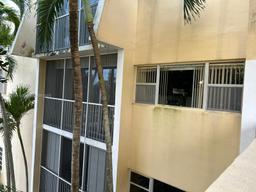 Picture of 942 NE 199Th St # 3E, Miami, FL 33179