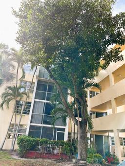 Picture of 942 NE 199Th St # 3E, Miami, FL 33179