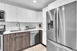 Picture of 20505 E Country Club Dr # 137, Aventura, FL 33180