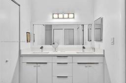 Picture of 20505 E Country Club Dr # 137, Aventura, FL 33180