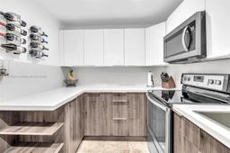 Picture of 20505 E Country Club Dr # 137, Aventura, FL 33180
