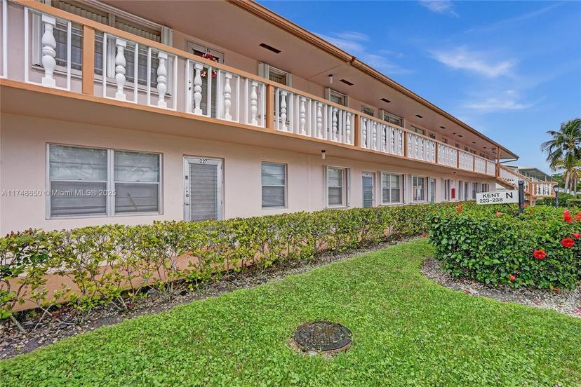 Picture of 235 Kent N # 235, West Palm Beach FL 33417