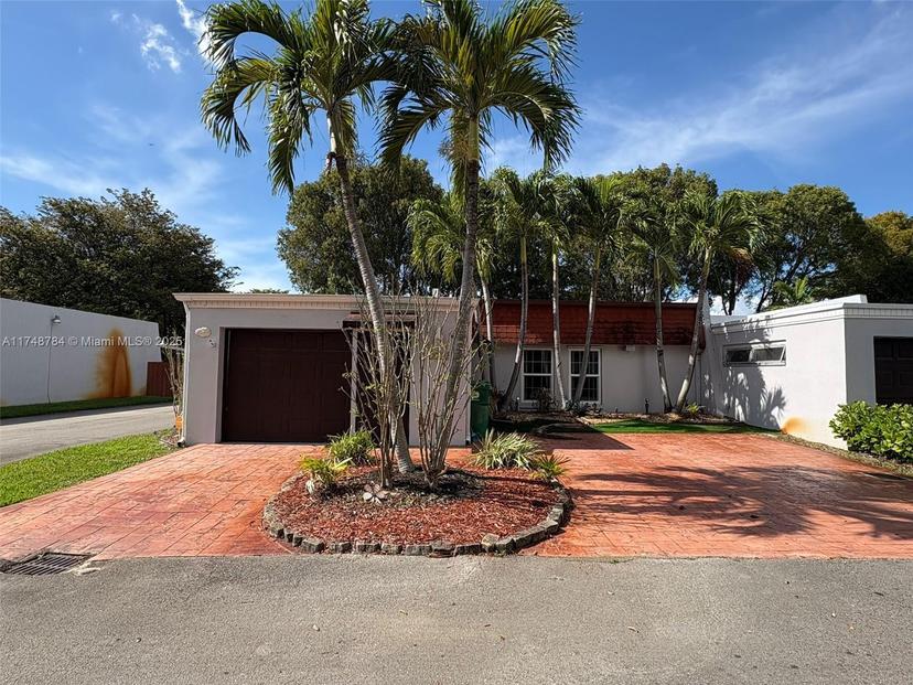 Picture of 7340 Stardust Dr # 7340, Hialeah FL 33015