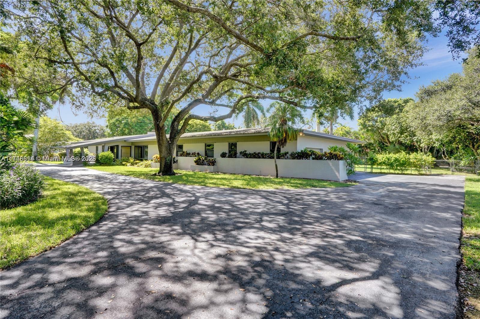 Picture of 6220 SW 123Rd Ter, Pinecrest, FL 33156