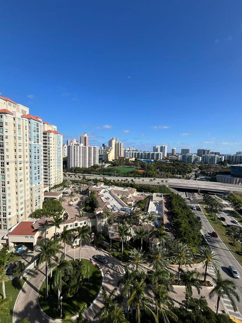 Picture of 19501 W Country Club Dr # 1708, Aventura FL 33180