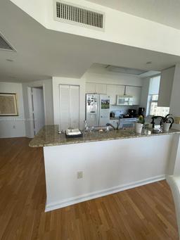 Picture of 19501 W Country Club Dr # 1708, Aventura, FL 33180