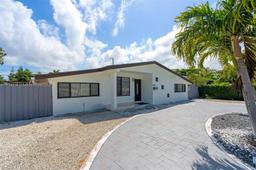 Picture of 2510 NE 215Th St, Miami, FL 33180
