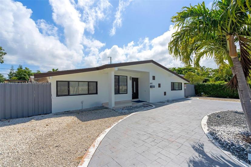 Picture of 2510 NE 215Th St, Miami FL 33180