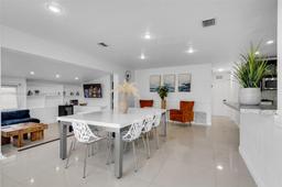 Picture of 2510 NE 215Th St, Miami, FL 33180
