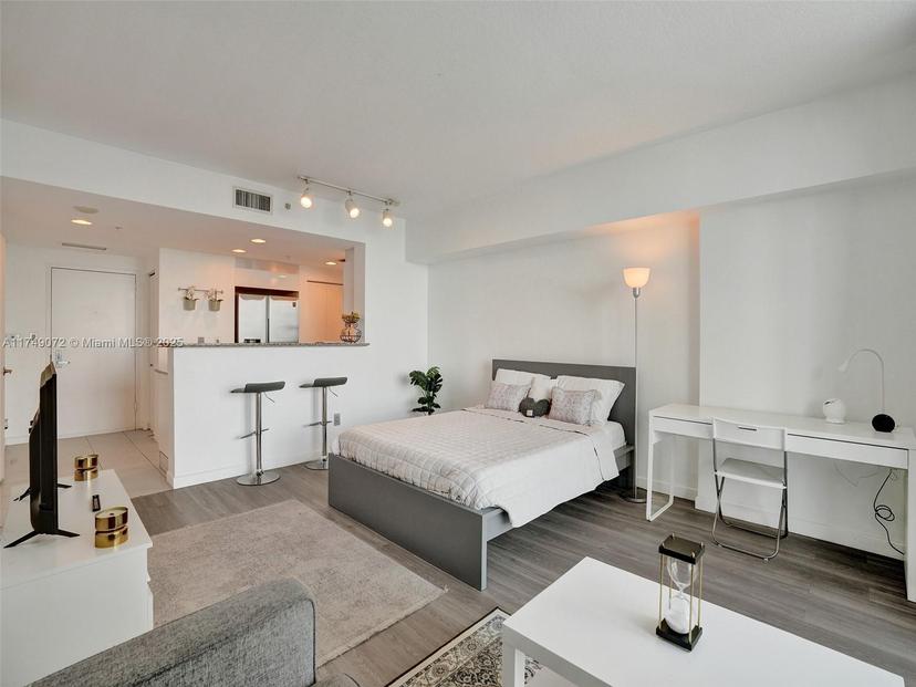 Picture of 325 S Biscayne Blvd # 1520, Miami FL 33131