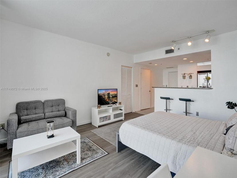 Picture of 325 S Biscayne Blvd # 1520, Miami FL 33131