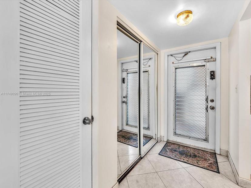 Picture of 8465 Sunrise Lakes Blvd # 212, Sunrise FL 33322
