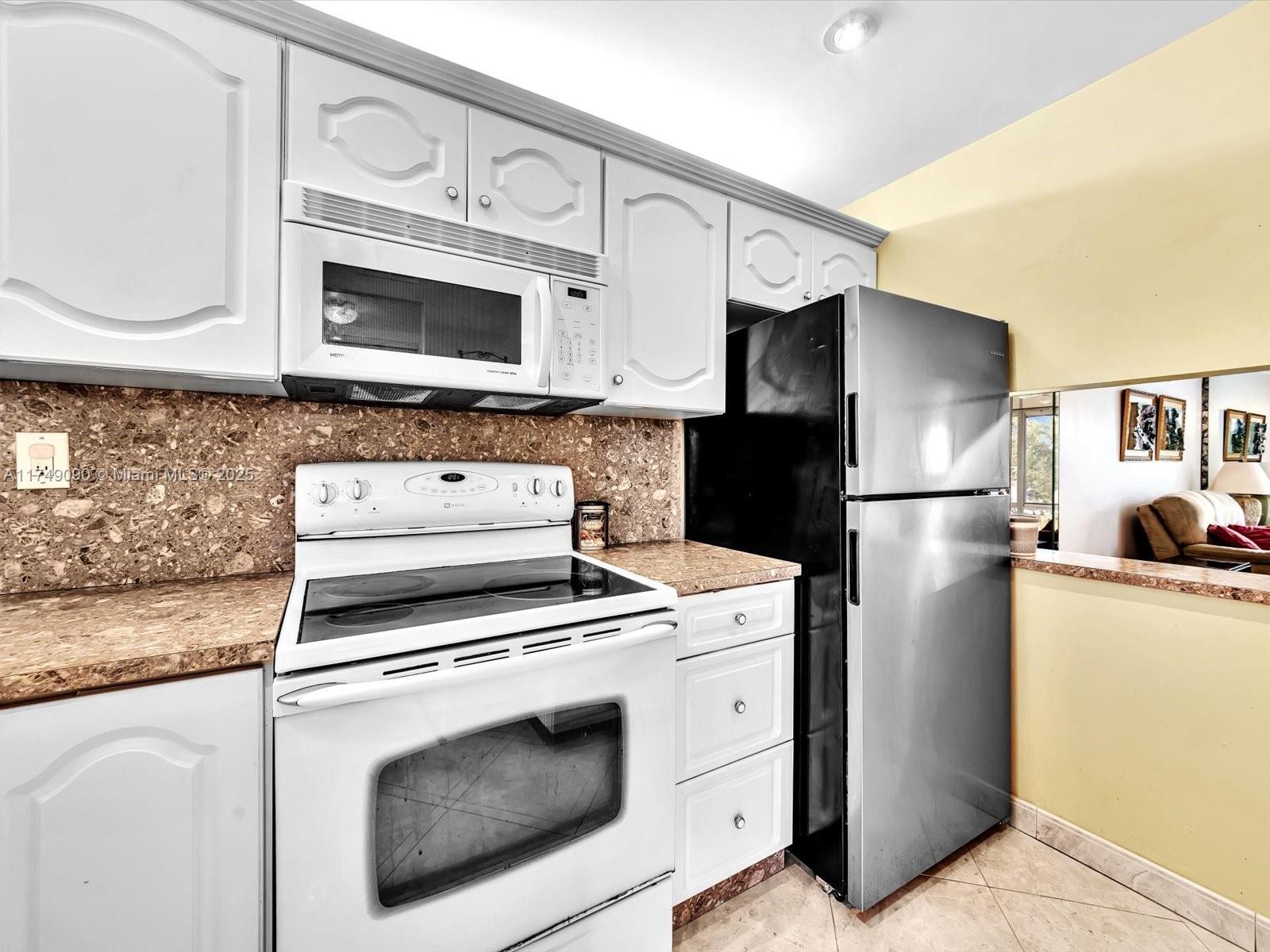 Picture of 8465 Sunrise Lakes Blvd # 212, Sunrise, FL 33322
