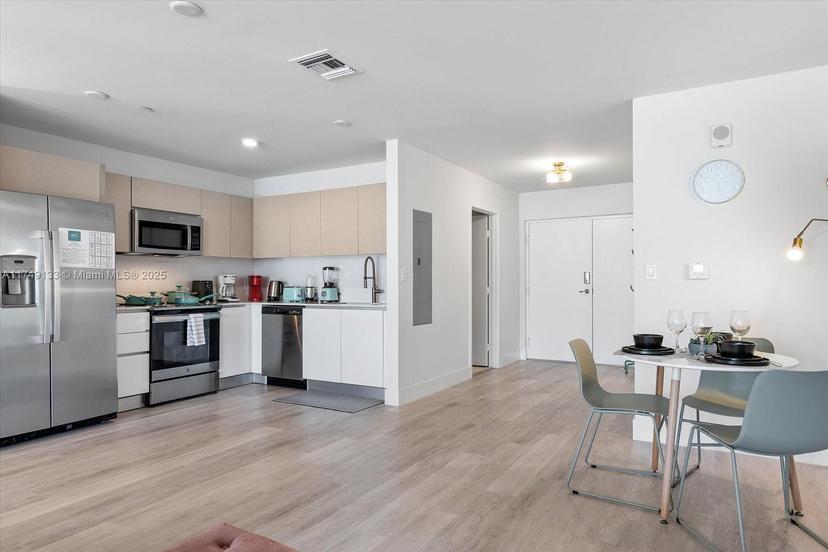 Picture of 19380 NE 26Th Ave # 303, Miami FL 33180