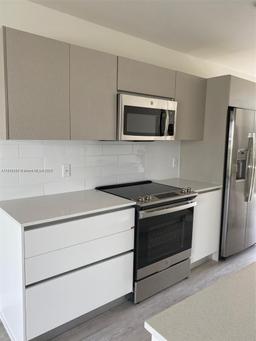 Picture of 19380 NE 26Th Ave # 303, Miami, FL 33180