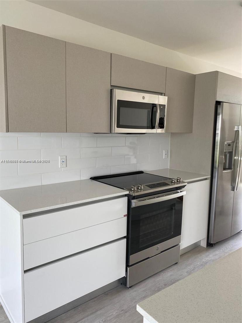 Picture of 19380 NE 26Th Ave # 303, Miami FL 33180