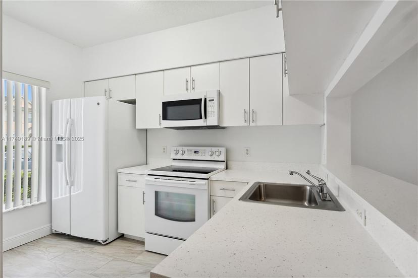 Picture of 31 Whitehead Cir, Weston FL 33326