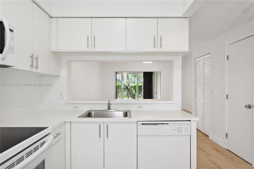 Picture of 31 Whitehead Cir, Weston FL 33326