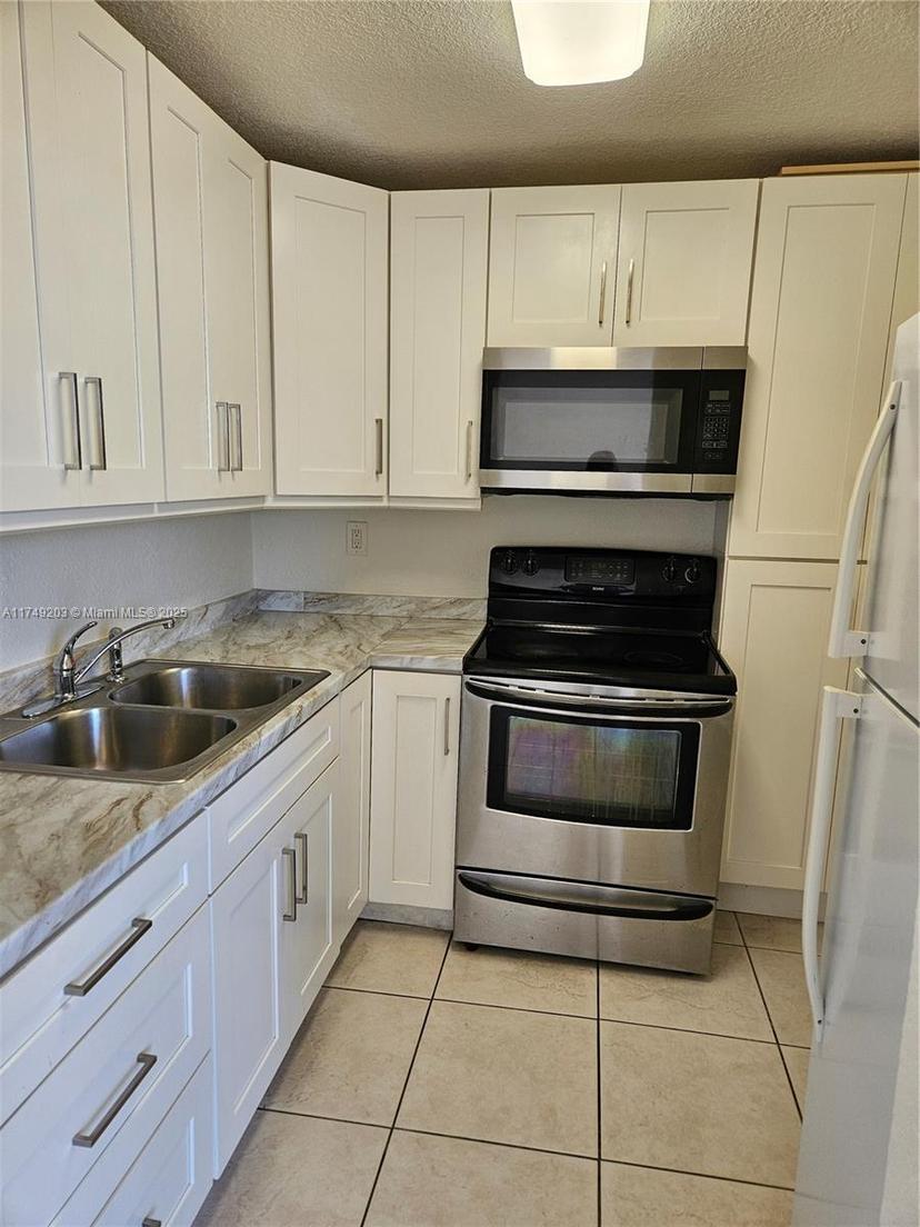 Picture of 9320 Fontainebleau Blvd # 401, Miami FL 33172