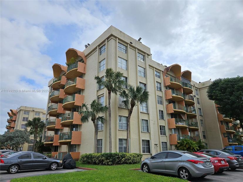 Picture of 9320 Fontainebleau Blvd # 401, Miami FL 33172