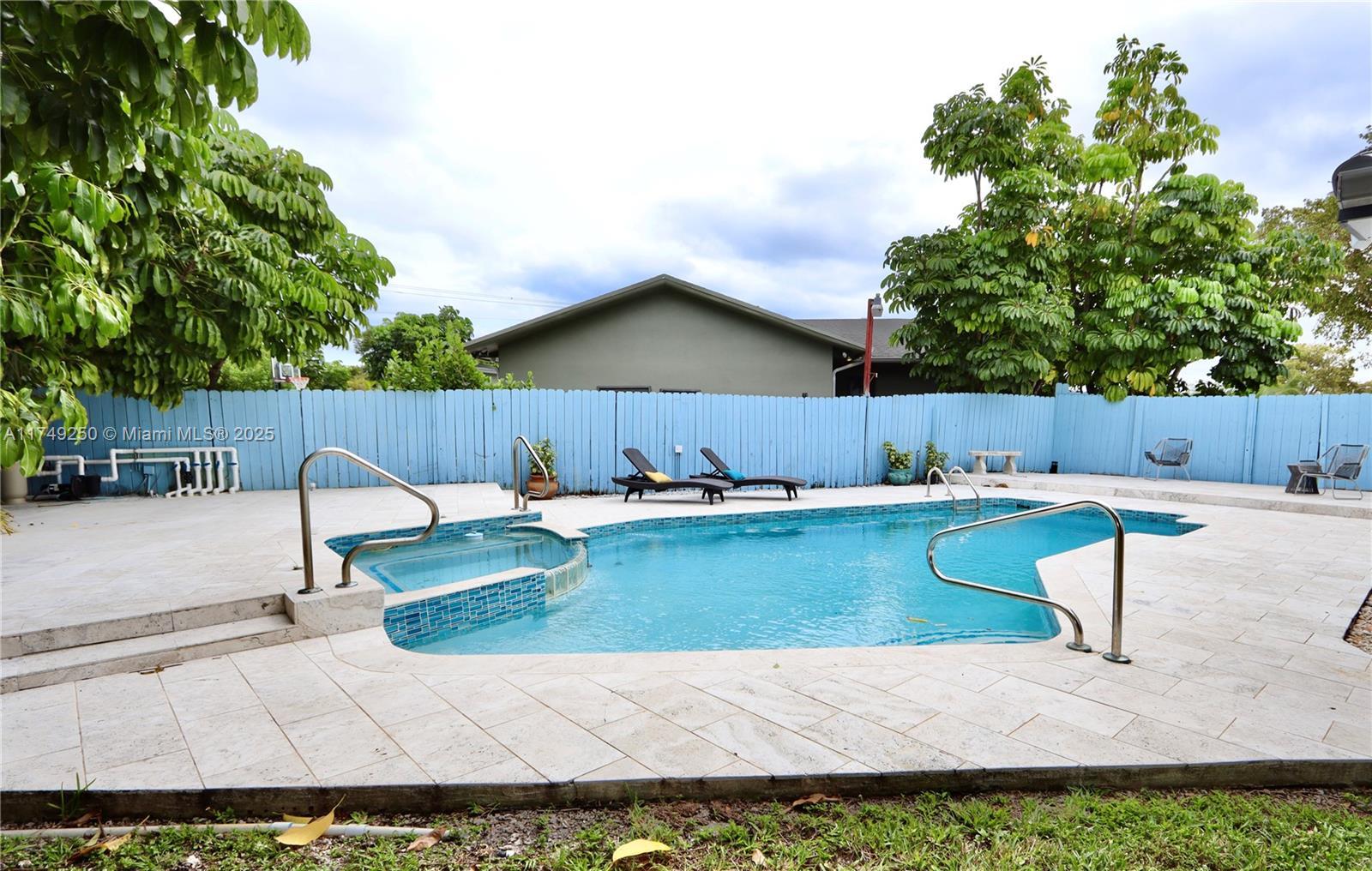 Picture of 1925 NE 214Th Ter, Miami, FL 33179