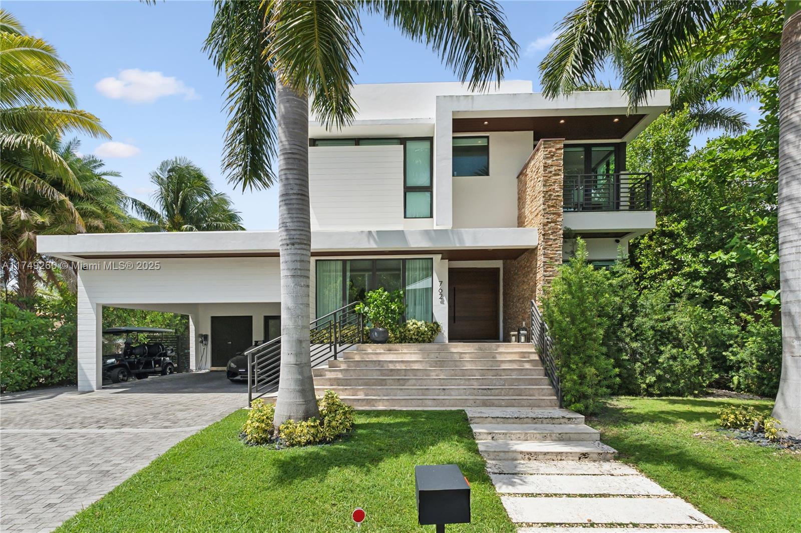 Picture of 762 Fernwood Rd, Key Biscayne, FL 33149