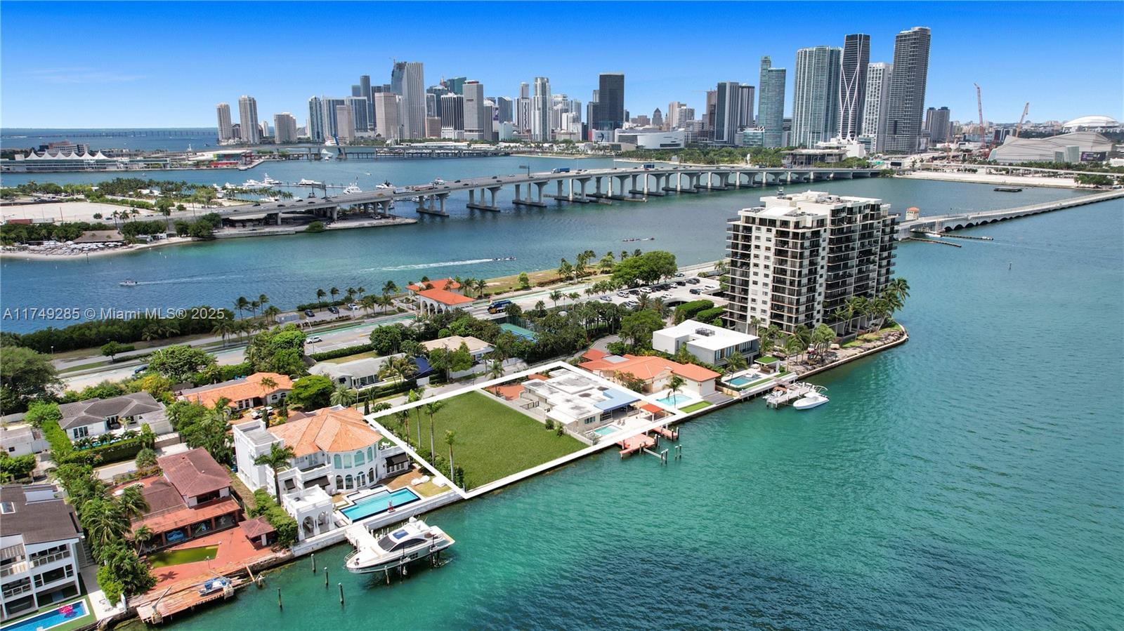 Picture of 851 N Venetian Dr, Miami, FL 33139