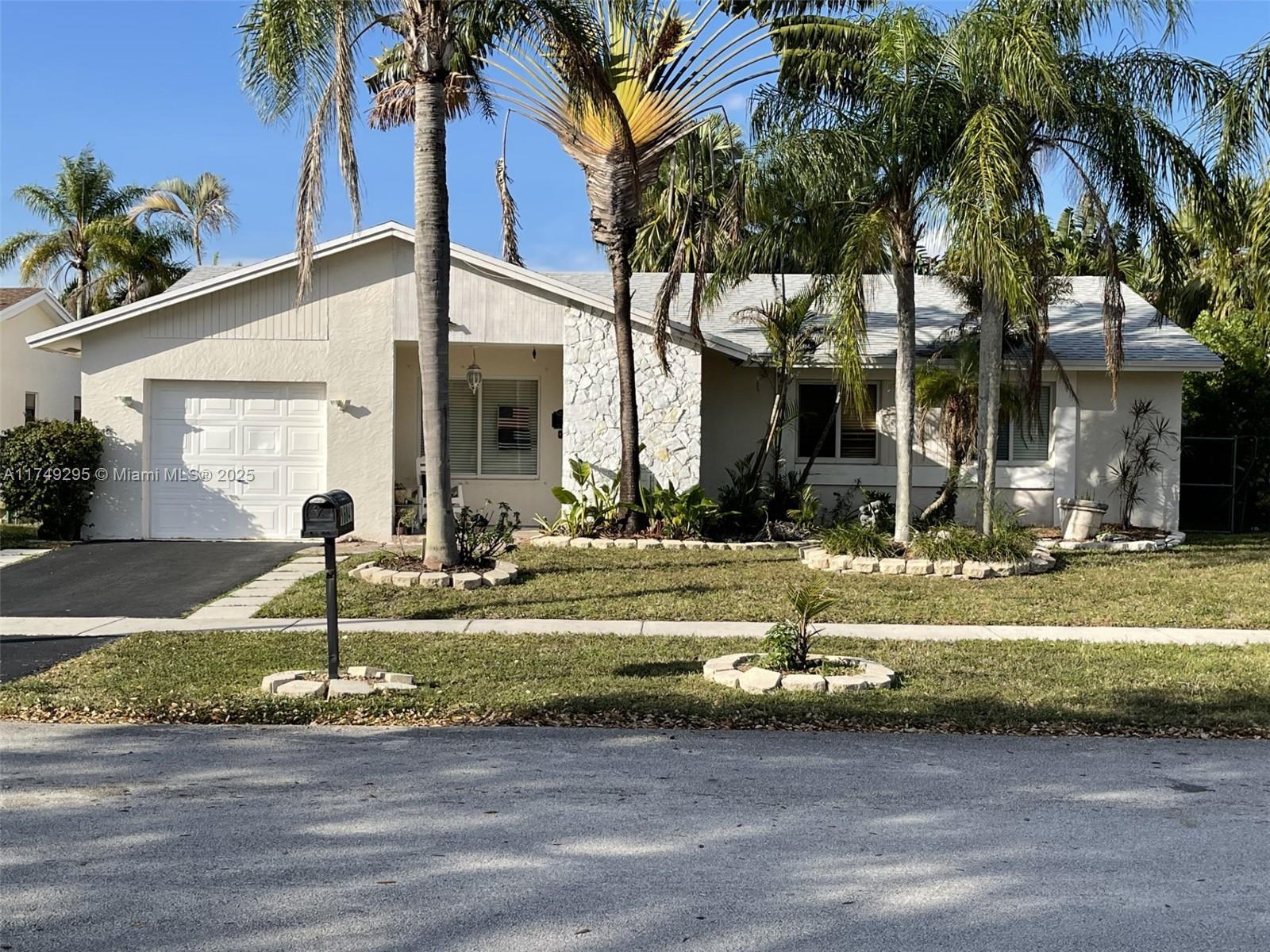 Picture of 16841 Royal Poinciana Dr, Weston, FL 33326