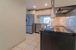 Picture of 9235 Lagoon Pl # 404, Davie, FL 33324