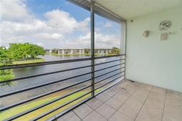 Picture of 9235 Lagoon Pl # 404, Davie, FL 33324