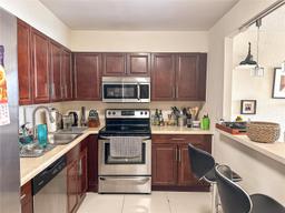 Picture of 19370 Collins Ave # 905, Sunny Isles Beach, FL 33160