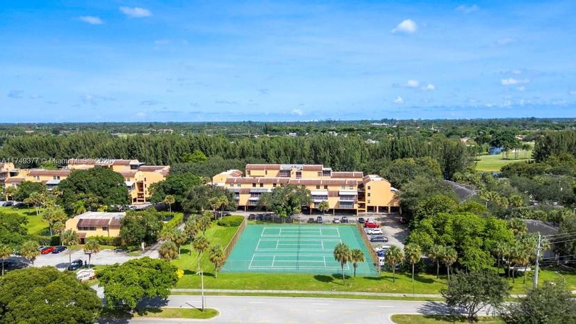 Picture of 400 Commodore Dr # 309, Plantation FL 33325