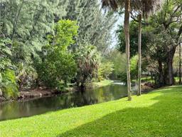 Picture of 400 Commodore Dr # 309, Plantation, FL 33325